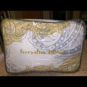 Brand new never used KING Comforter Set